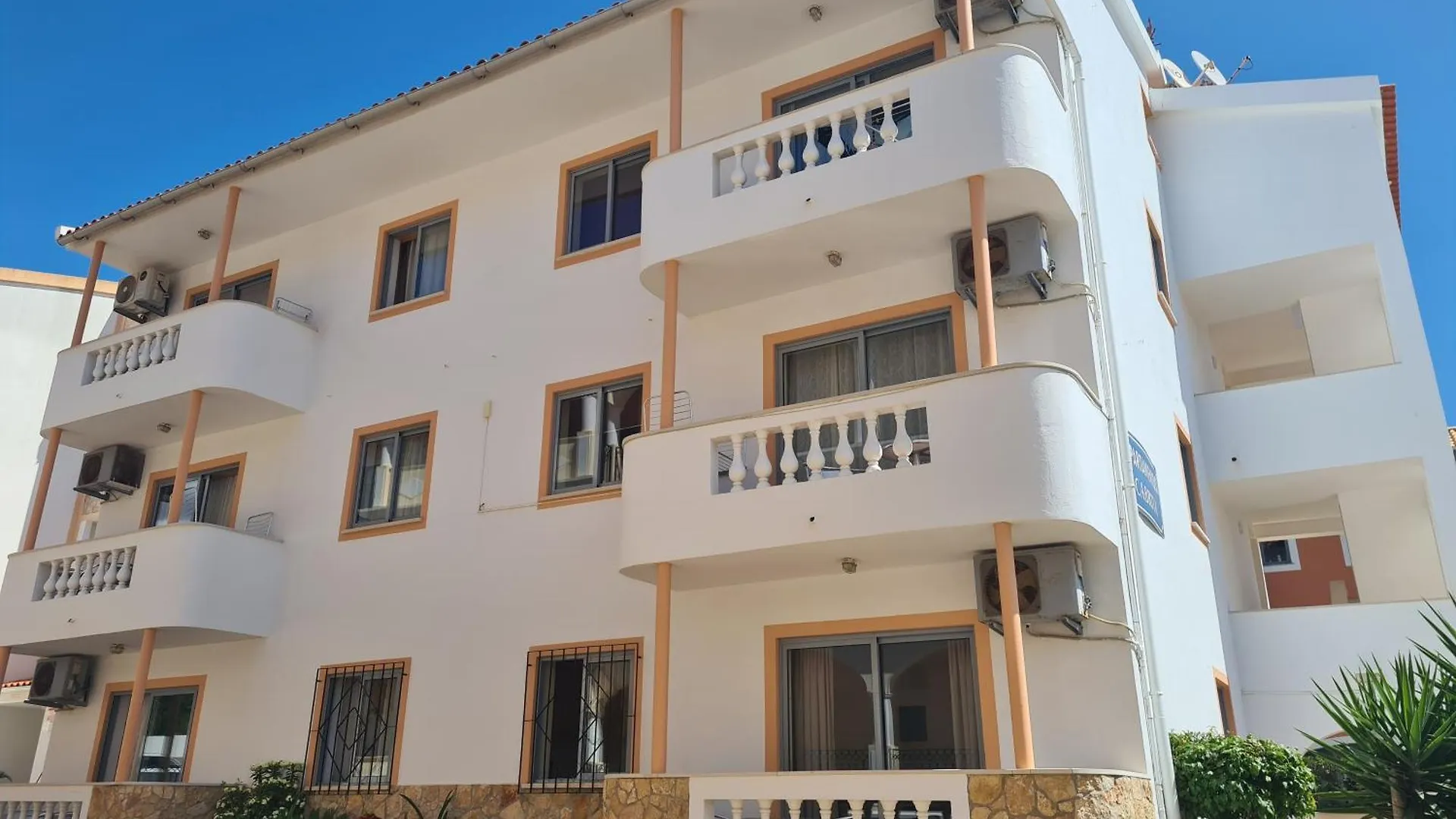 Apartamentos Cabrita Olhos de Agua  Portugal